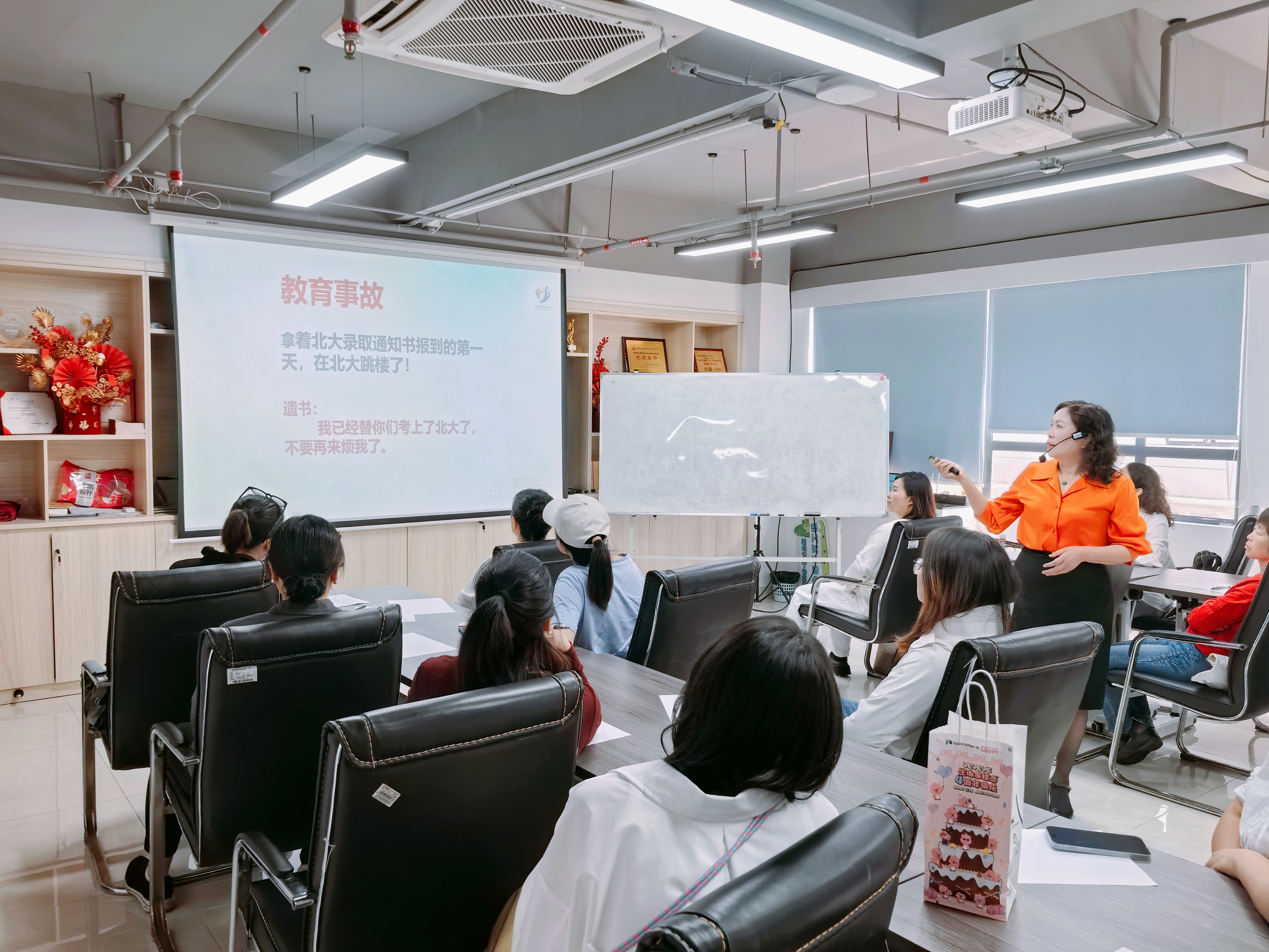 20250409解码游戏沉迷困局,文锦家教课堂开出“疏堵良方 (3).jpg 20250409解码游戏沉迷困局,文锦家教课堂开出“疏堵良方 (3).jpg