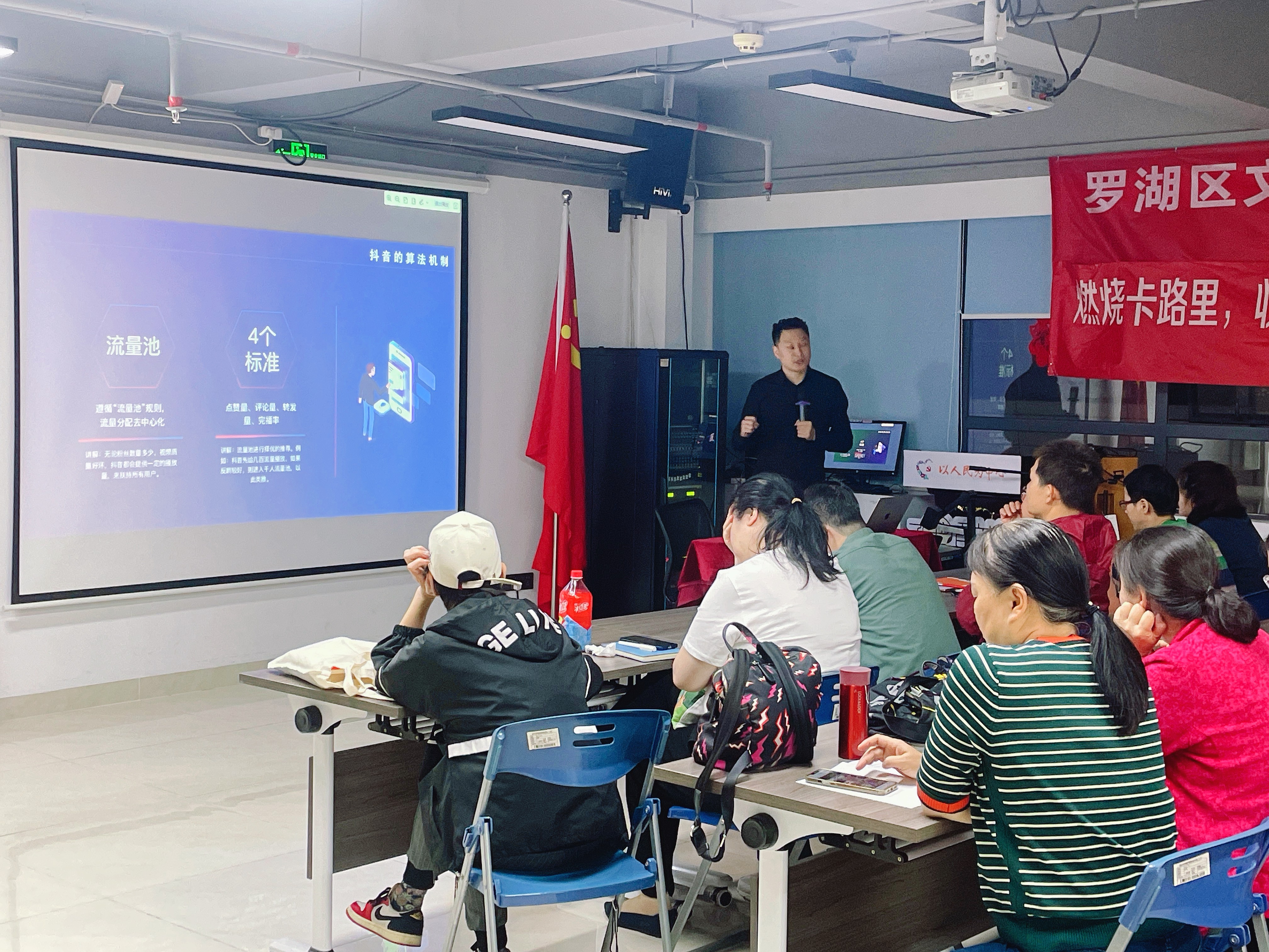20250409文锦社区举办AI技能培训助力居民“智”创未来 (3).jpg 20250409文锦社区举办AI技能培训助力居民“智”创未来 (3).jpg