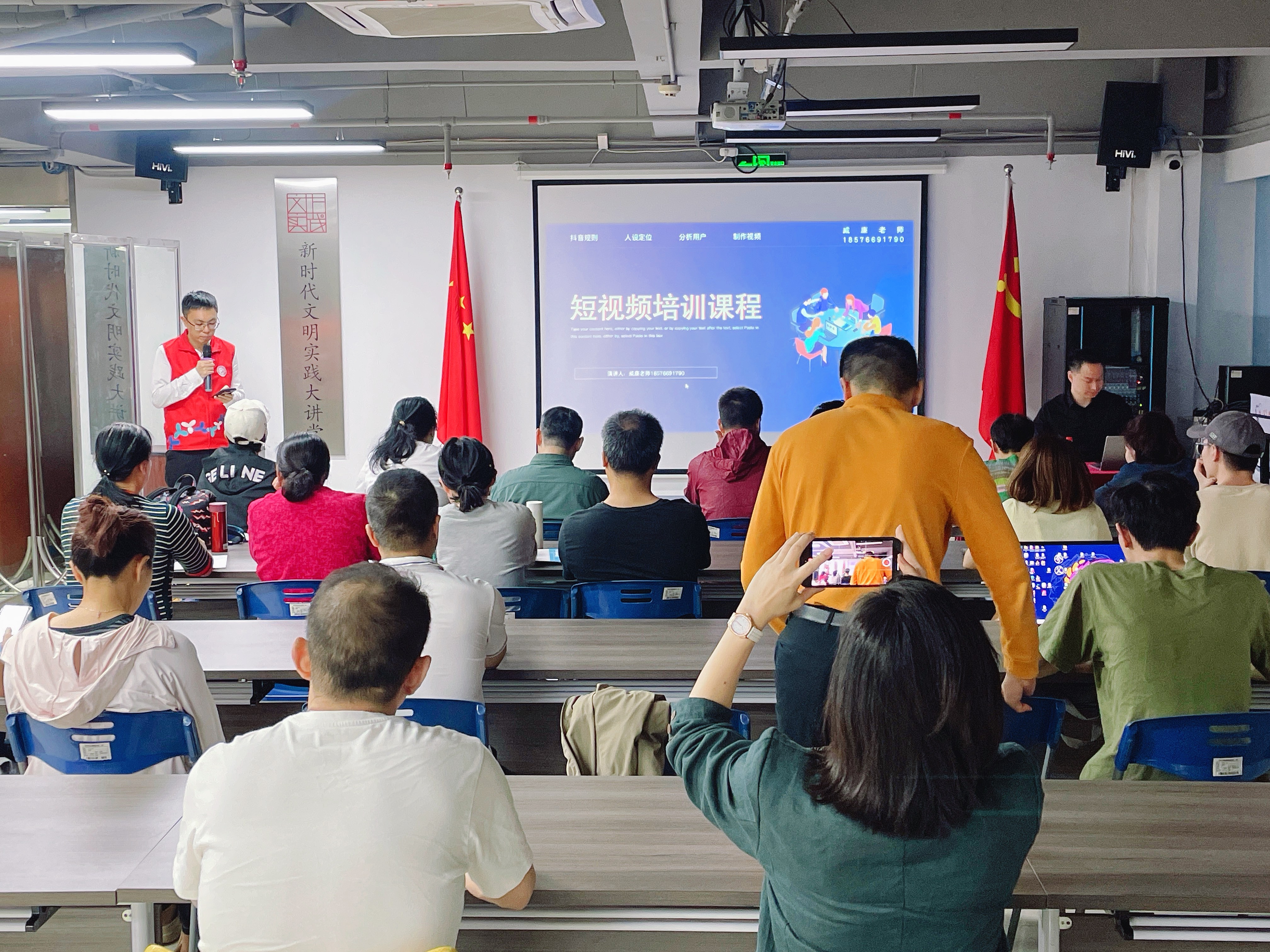 20250409文锦社区举办AI技能培训助力居民“智”创未来 (1).jpg 20250409文锦社区举办AI技能培训助力居民“智”创未来 (1).jpg