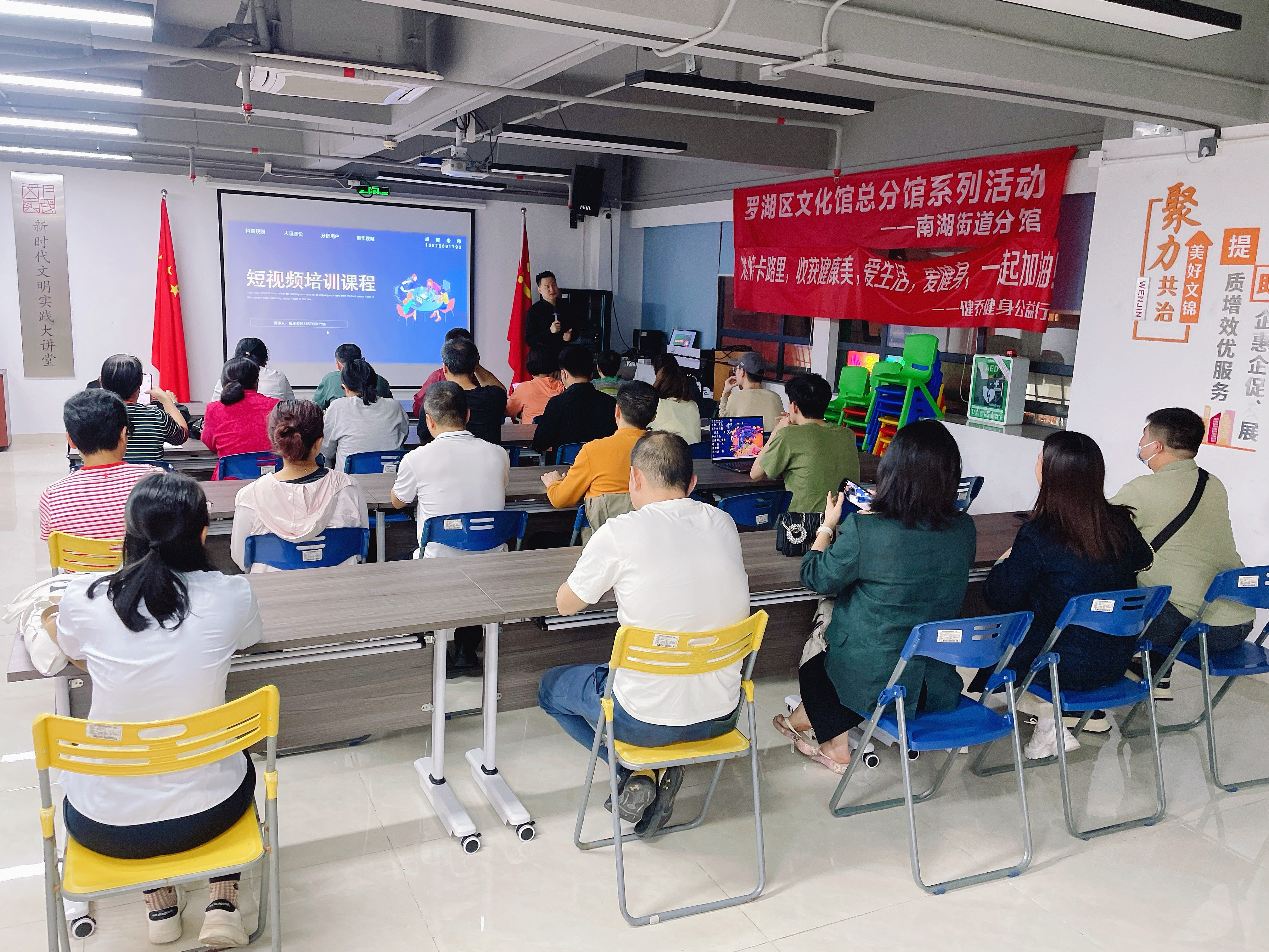 20250409文锦社区举办AI技能培训助力居民“智”创未来 (2).jpg 20250409文锦社区举办AI技能培训助力居民“智”创未来 (2).jpg