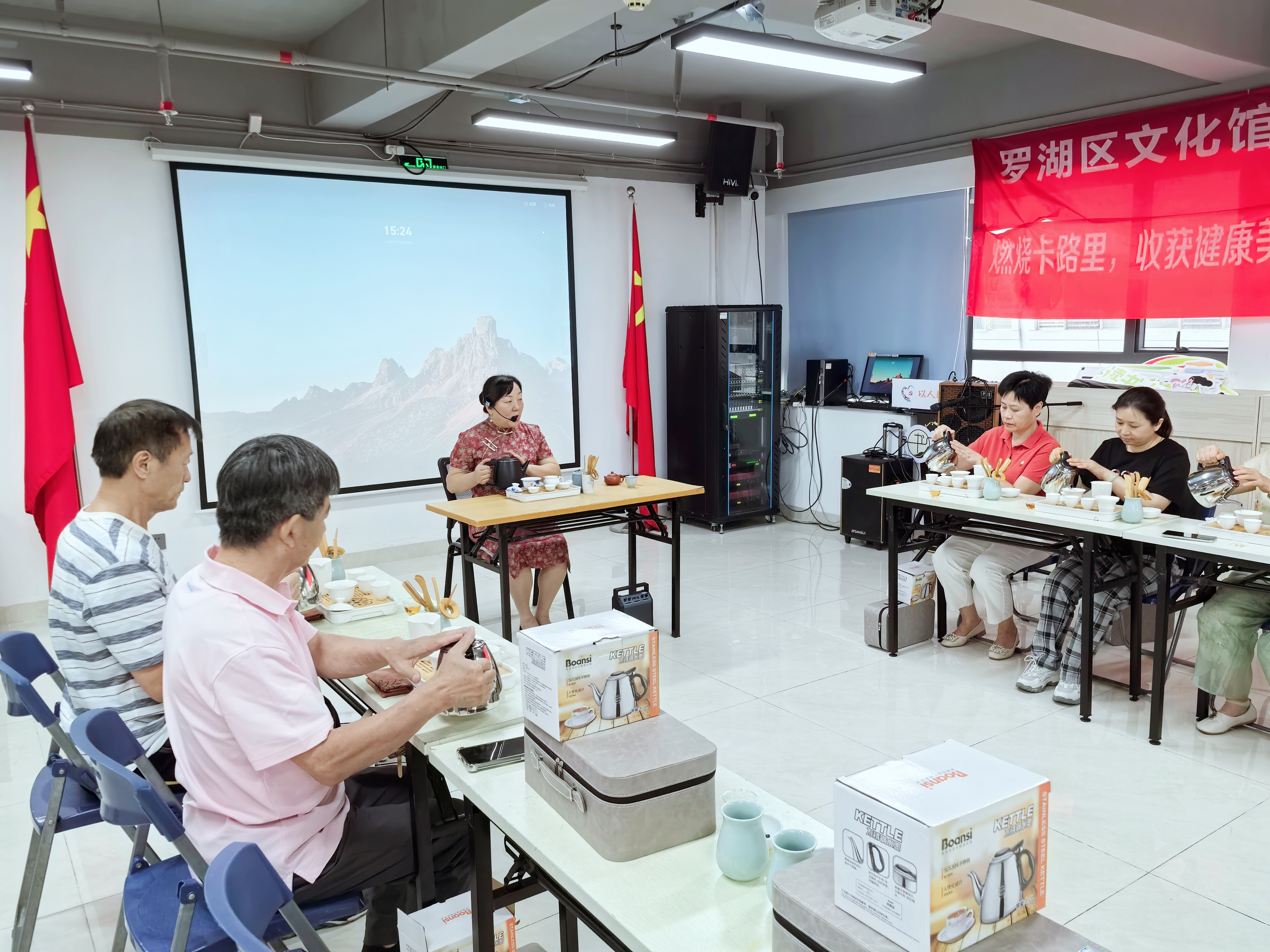 20250509红茗溢彩润文锦,匠心冲泡惠职工 (5).jpg 20250509红茗溢彩润文锦,匠心冲泡惠职工 (5).jpg