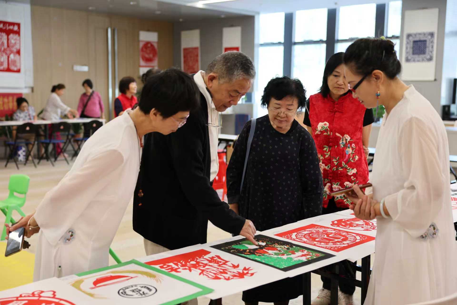 20251115文锦社区剪纸队喜获佳绩,廉洁文化绽放创意赛场 (4).jpg 20251115文锦社区剪纸队喜获佳绩,廉洁文化绽放创意赛场 (4).jpg