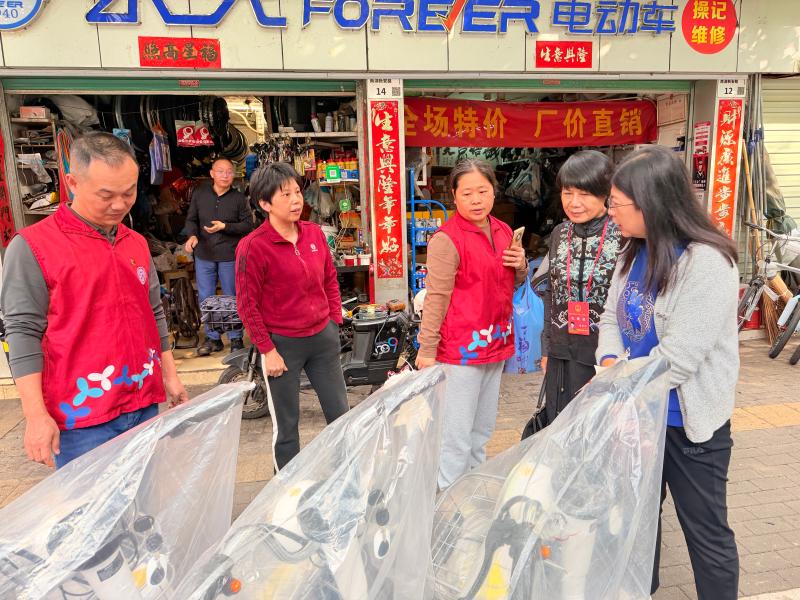 20251229人大代表走访社区 (3).jpg 20251229人大代表走访社区 (3).jpg